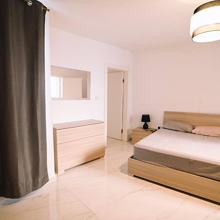 Spacious 3 Bedroom In Sliema! Exterior photo