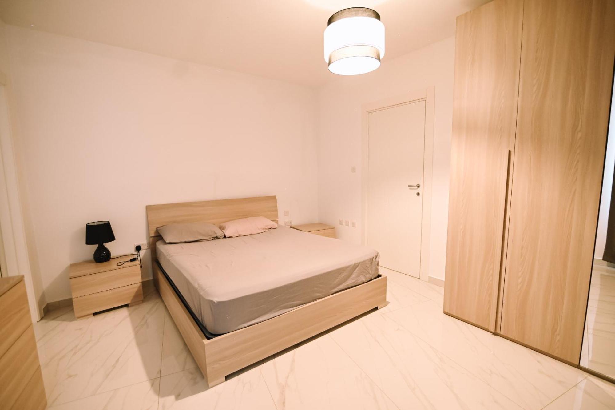 Spacious 3 Bedroom In Sliema! Exterior photo